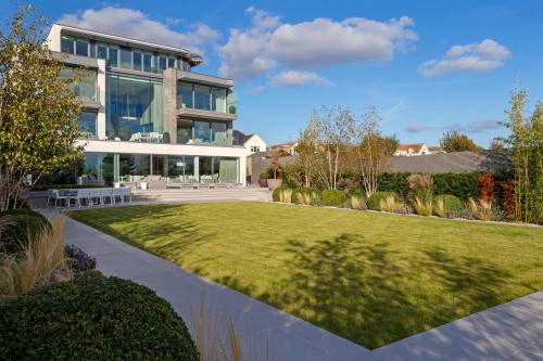 Beach House Southend Contemporary Home Back Garden Landscape Side View Daytime